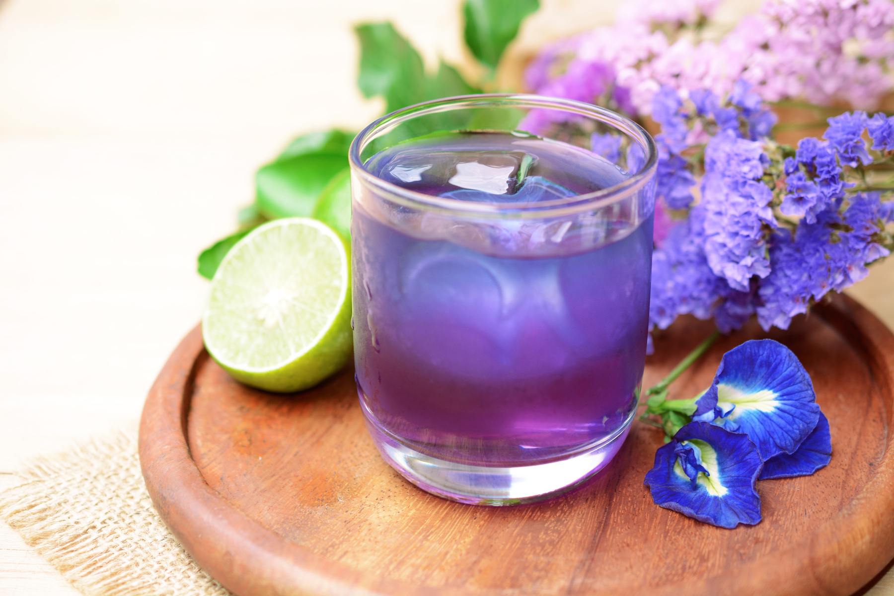 Butterfly pea with lime juice, cold drink