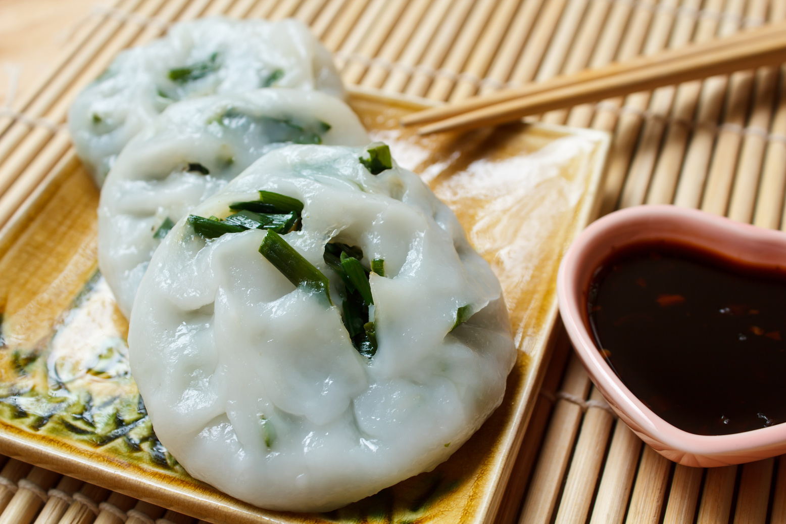 Steamed dumpling stuffed with garlic chives (Chinese chives).
